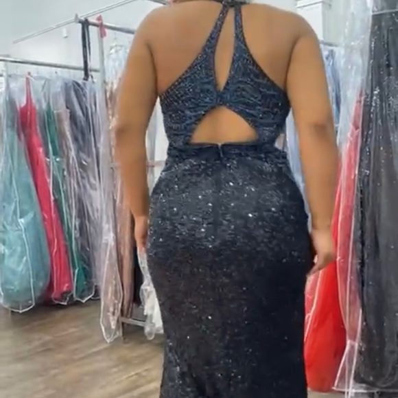 Prom/Evening Gown, Black with iridescent sequins. - Picture 5 of 6